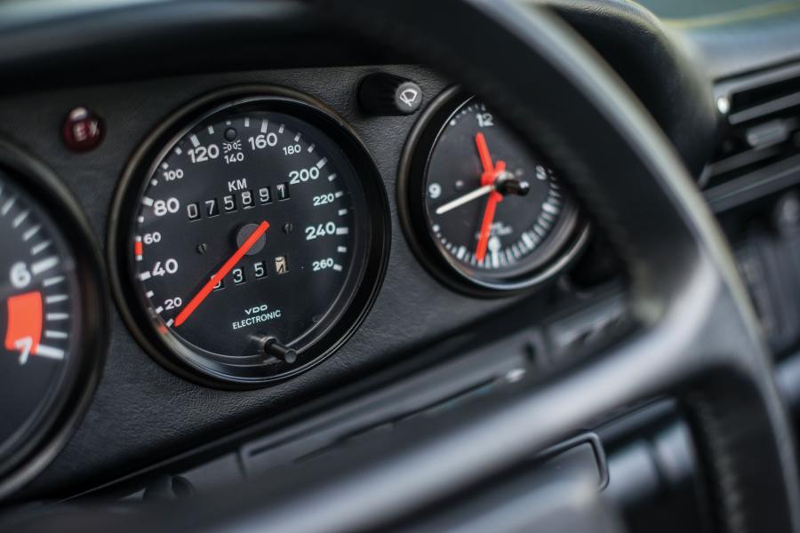 Панель приборов Porsche 911 Carrera Speedster (911) 1989 года  (фото 26 из 59)